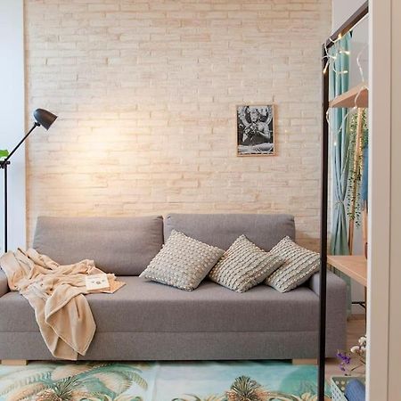 Al5 Seaside Bliss-Stylish Loft Steps From Malvarrosa บาเลนเซีย ภายนอก รูปภาพ