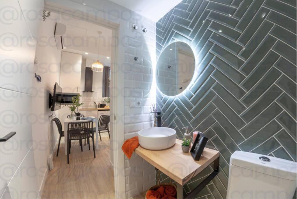 Al5 Seaside Bliss-Stylish Loft Steps From Malvarrosa บาเลนเซีย ภายนอก รูปภาพ