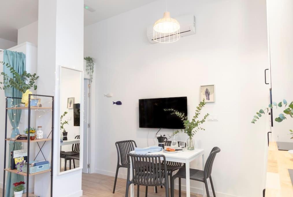 Al5 Seaside Bliss-Stylish Loft Steps From Malvarrosa บาเลนเซีย ภายนอก รูปภาพ