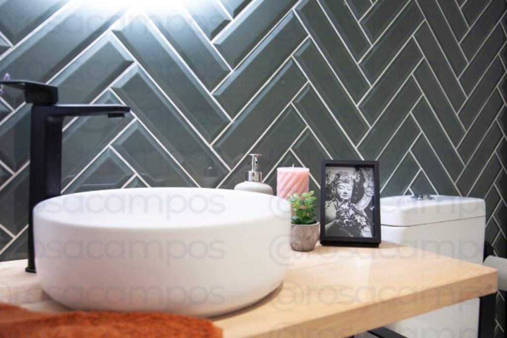 Al5 Seaside Bliss-Stylish Loft Steps From Malvarrosa บาเลนเซีย ภายนอก รูปภาพ