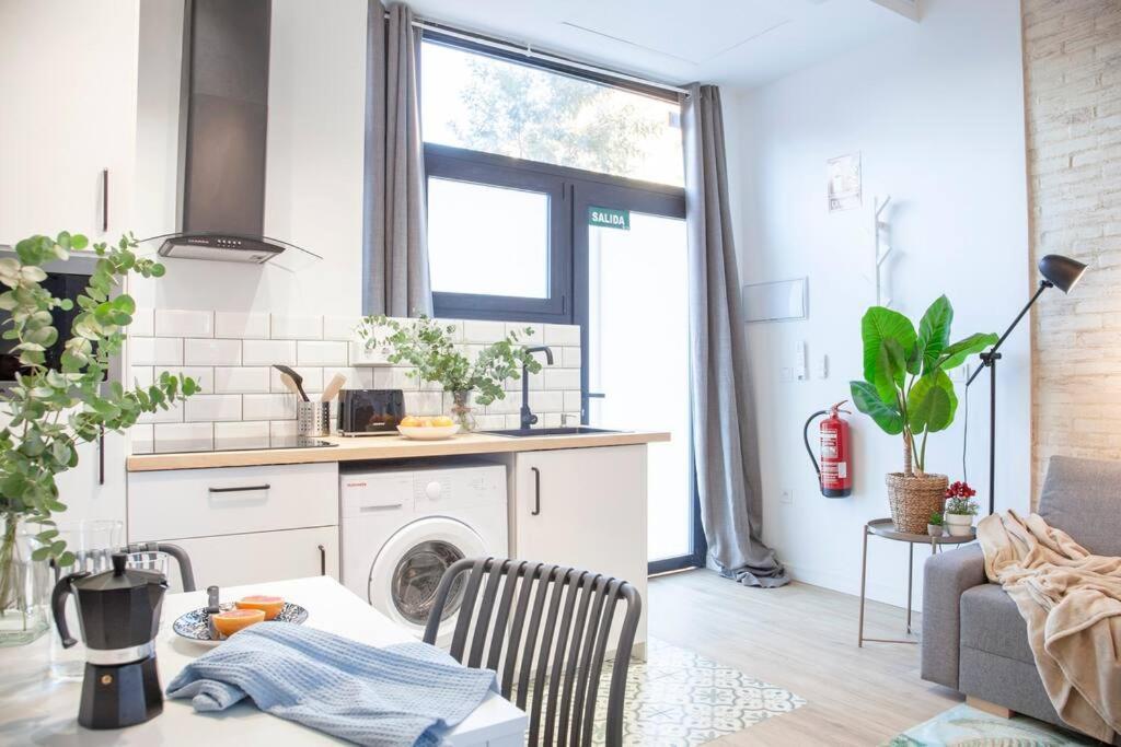 Al5 Seaside Bliss-Stylish Loft Steps From Malvarrosa บาเลนเซีย ภายนอก รูปภาพ