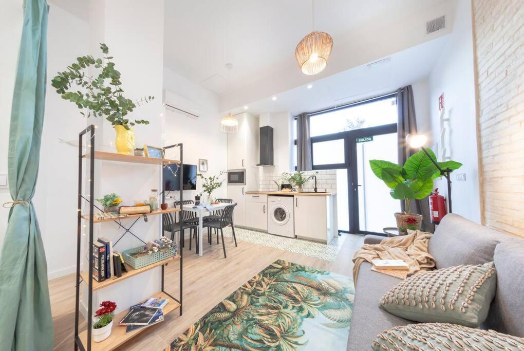 Al5 Seaside Bliss-Stylish Loft Steps From Malvarrosa บาเลนเซีย ภายนอก รูปภาพ