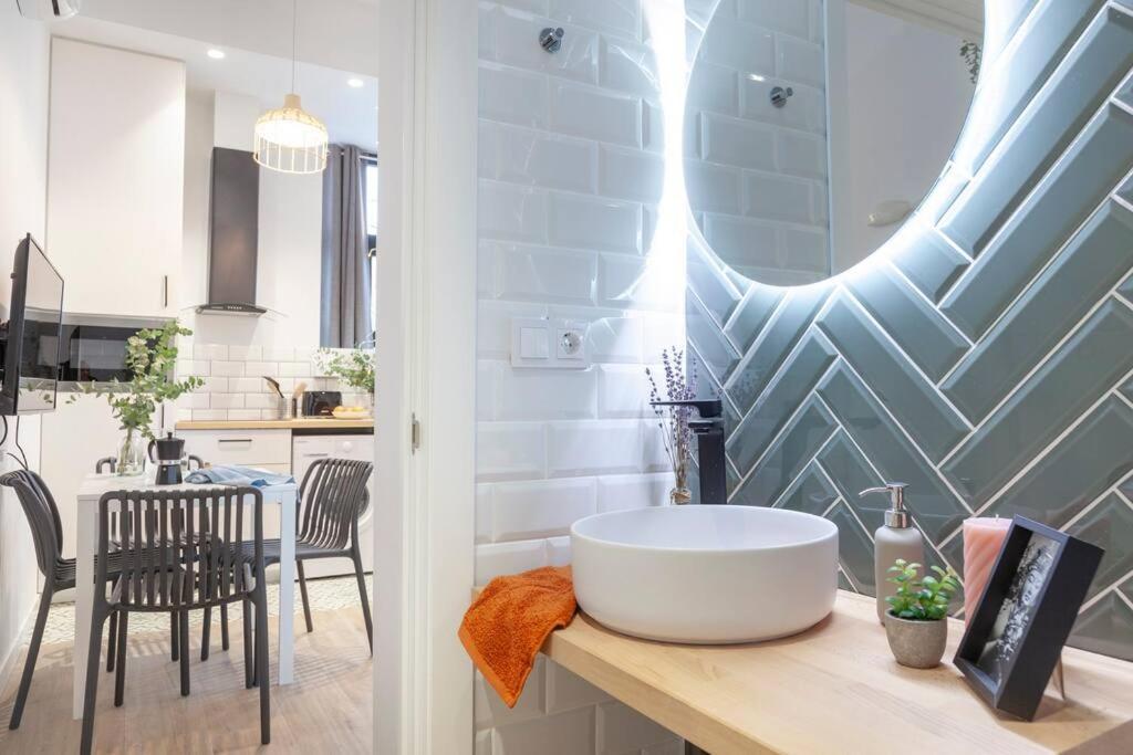Al5 Seaside Bliss-Stylish Loft Steps From Malvarrosa บาเลนเซีย ภายนอก รูปภาพ
